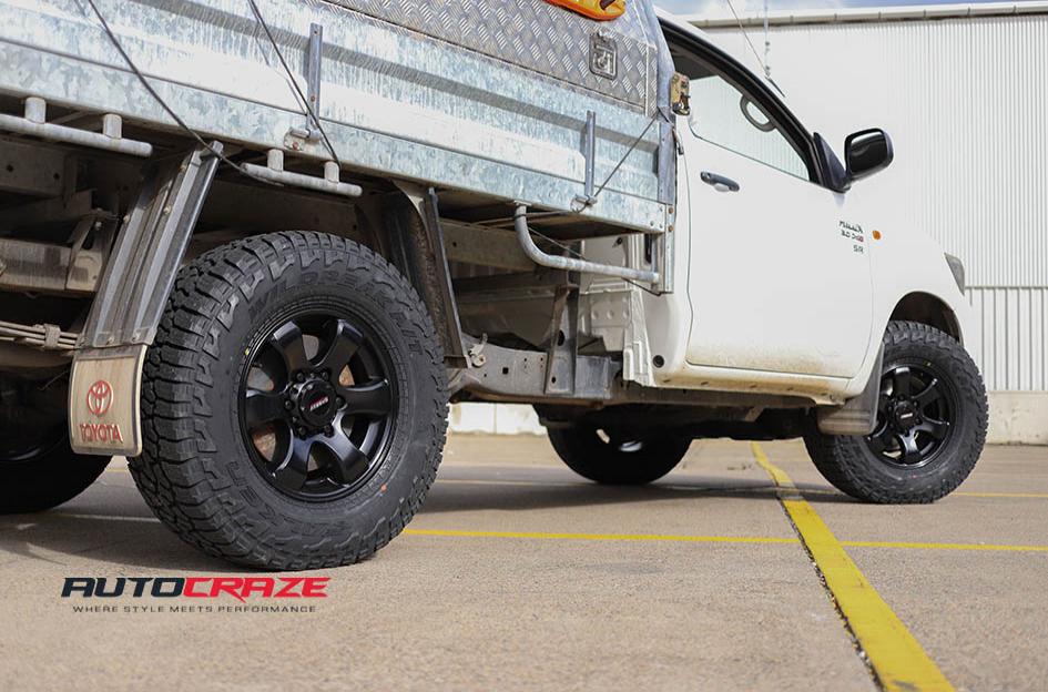 TOYOTA HILUX N70 4WD GRANDE SATIN BLACK